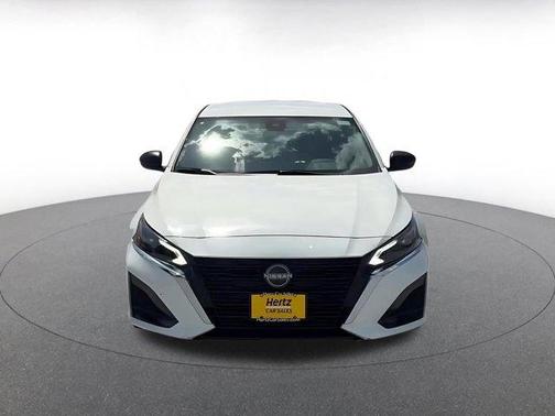 Glacier White 2025 Nissan Altima SV