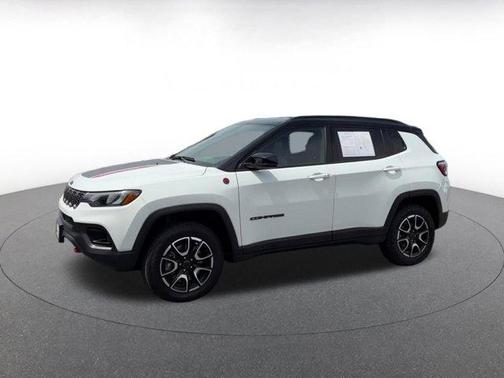 Bright White Clearcoat 2025 Jeep Compass Trailhawk