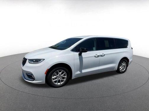 2024 Chrysler Pacifica Touring-L