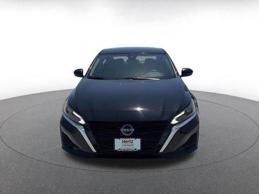 Super Black 2025 Nissan Altima SV