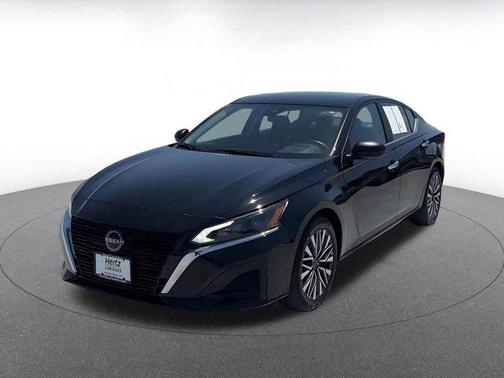 Super Black 2025 Nissan Altima SV