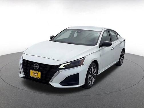 Glacier White 2025 Nissan Altima SV