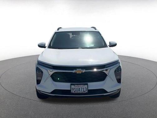 Summit White 2025 Chevrolet Trax LT