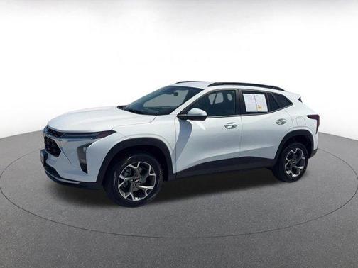 Summit White 2025 Chevrolet Trax LT