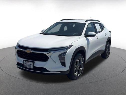 Summit White 2025 Chevrolet Trax LT