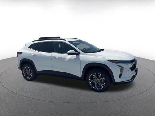 Summit White 2025 Chevrolet Trax LT