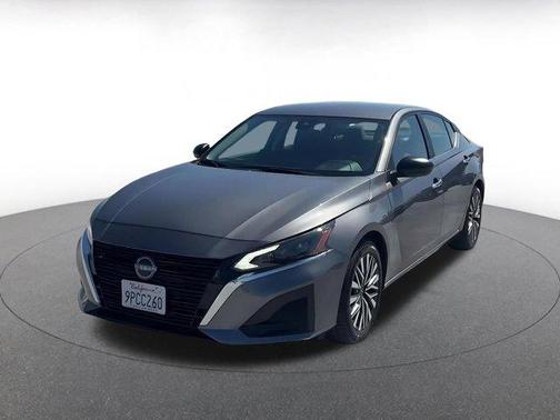 Gun Metallic 2025 Nissan Altima SV