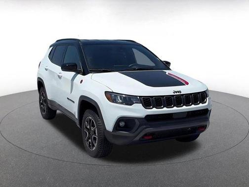 Bright White Clearcoat 2025 Jeep Compass Trailhawk