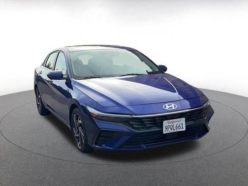 2025 Hyundai ELANTRA Limited