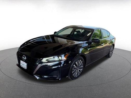 Black 2025 Nissan Altima SV
