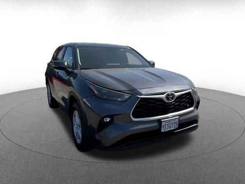 2025 Toyota Highlander LE