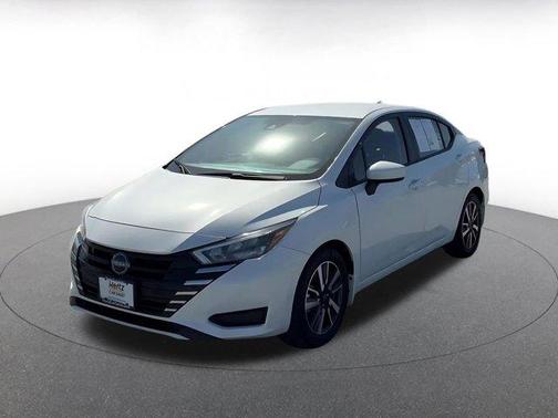 Aspen White 2025 Nissan Versa 1.6 SV