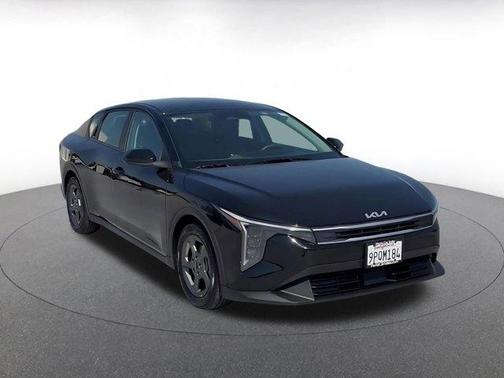 Aurora Black Pearl 2025 Kia K4