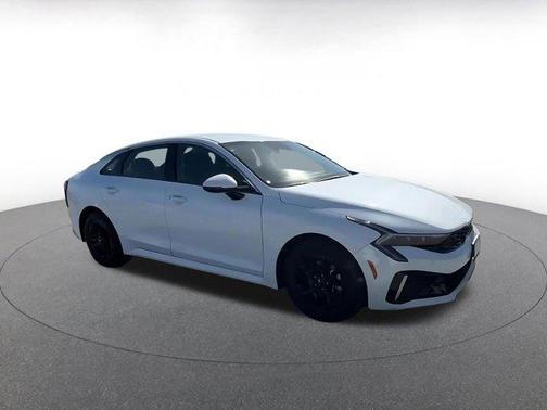 Snow White Pearl 2025 Kia K5 LXS