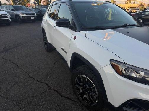 2025 Jeep Compass Trailhawk