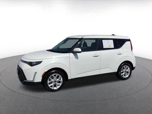 Snow White Pearl 2025 Kia Soul LX