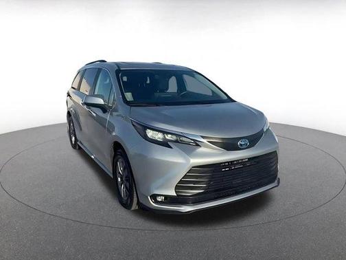2025 Toyota Sienna XLE