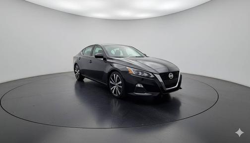 2022 Nissan Altima SR FWD