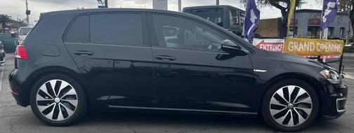 2017 Volkswagen e-Golf SE