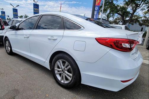 2017 Hyundai SONATA SE
