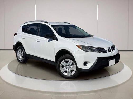 Super White 2014 Toyota RAV4 LE