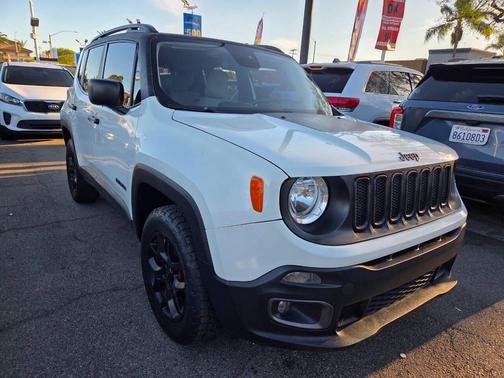 Alpine White 2017 Jeep Renegade Latitude