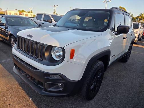 Alpine White 2017 Jeep Renegade Latitude