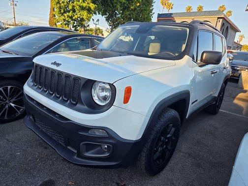 Alpine White 2017 Jeep Renegade Latitude