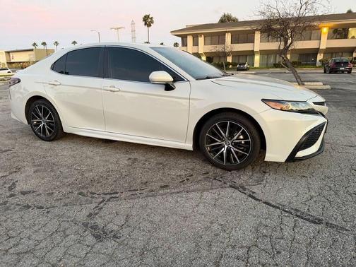 Ice Edge 2023 Toyota Camry SE