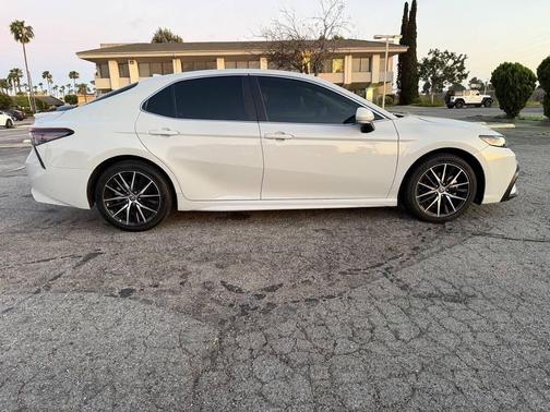 Ice Edge 2023 Toyota Camry SE