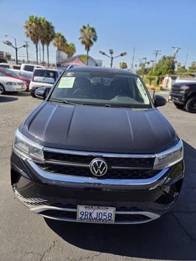 Deep Black Pearl 2022 Volkswagen Taos 1.5T SE