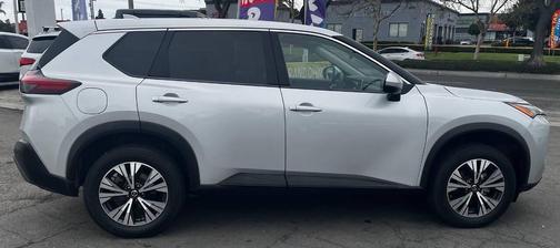 Brilliant Silver Metallic 2021 Nissan Rogue SV