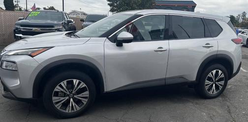 Brilliant Silver Metallic 2021 Nissan Rogue SV