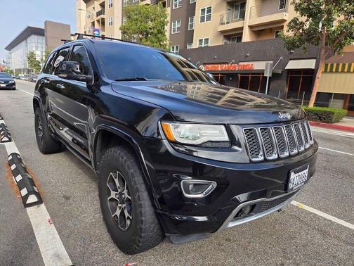 Brilliant Black Crystal Pearlcoat 2015 Jeep Grand Cherokee Overland