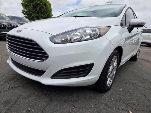 Oxford White 2015 Ford Fiesta SE