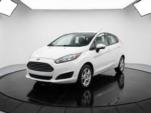 Oxford White 2015 Ford Fiesta SE
