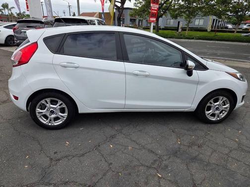 Oxford White 2015 Ford Fiesta SE