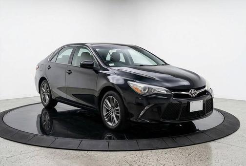 Midnight Black Metallic 2017 Toyota Camry SE