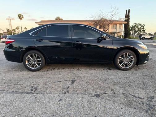 Midnight Black Metallic 2017 Toyota Camry SE