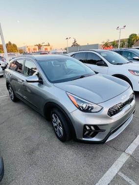 2022 Kia Niro LXS