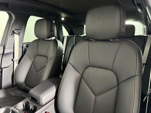 2025 Porsche Macan S