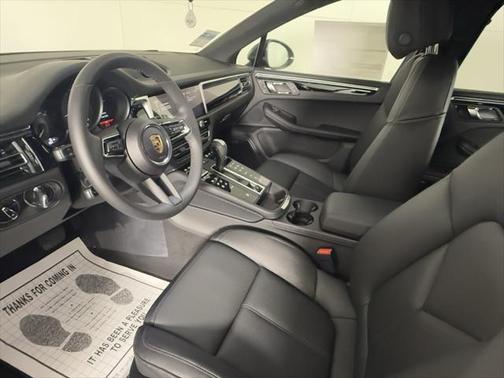 2025 Porsche Macan Base