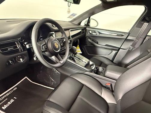 2025 Porsche Macan 2.0T