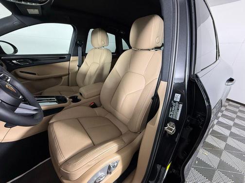 2025 Porsche Macan 2.0T
