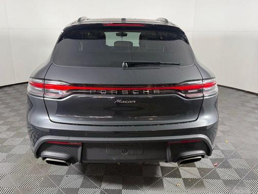 2025 Porsche Macan 2.0T