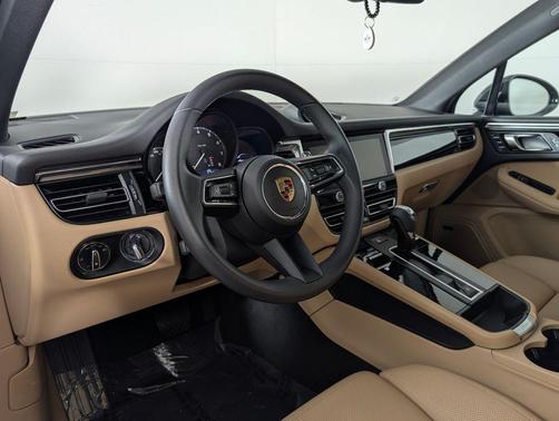 2025 Porsche Macan 2.0T
