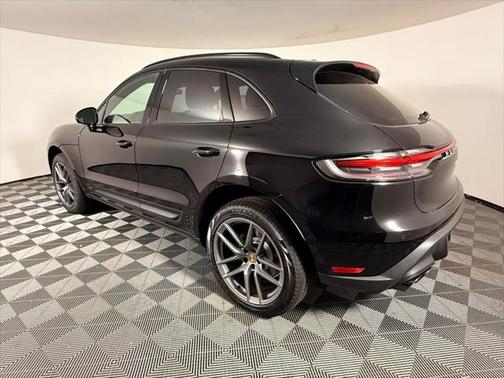 2025 Porsche Macan Base