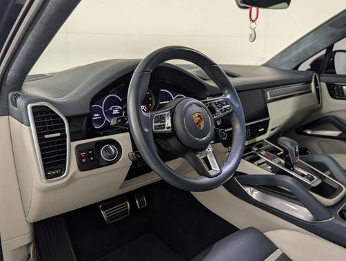 Moonlight Blue Metallic 2020 Porsche Cayenne Cayenne Turbo S E-Hybrid