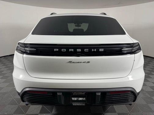 2025 Porsche Macan 4S