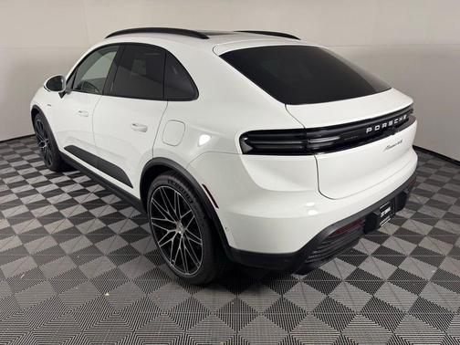 2025 Porsche Macan 4S